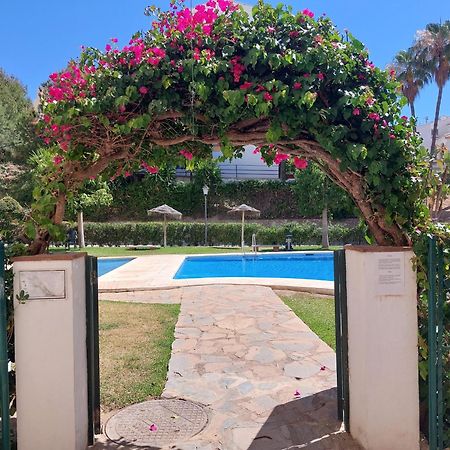 Estudio Con Piscina Y Parking, Playa A 4 Min A Pie, Tren A 2 Min Fuengirola Esterno foto