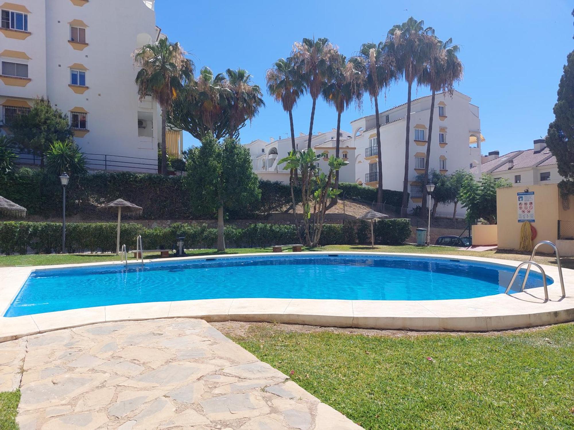 Estudio Con Piscina Y Parking, Playa A 4 Min A Pie, Tren A 2 Min Fuengirola Esterno foto