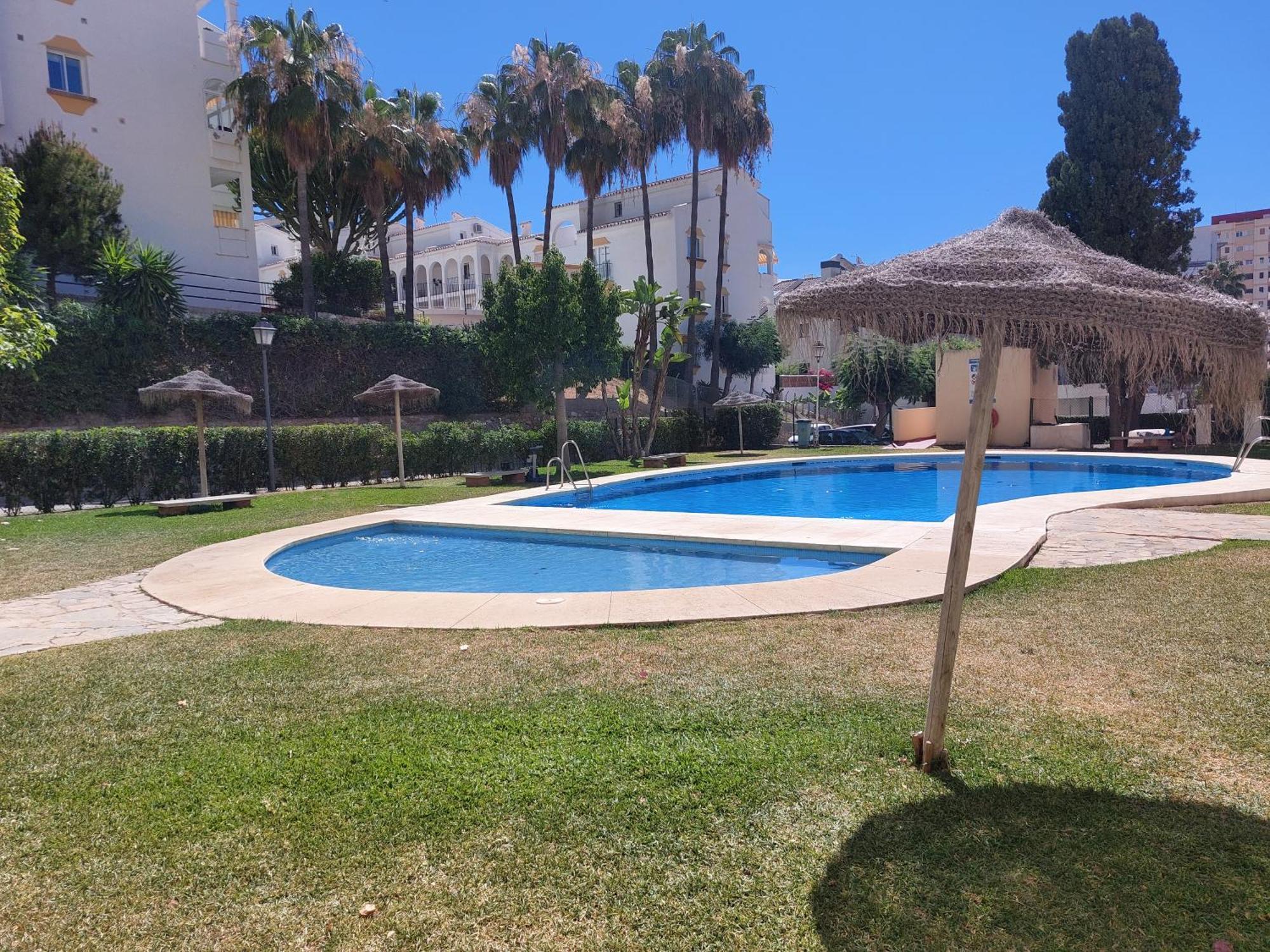 Estudio Con Piscina Y Parking, Playa A 4 Min A Pie, Tren A 2 Min Fuengirola Esterno foto