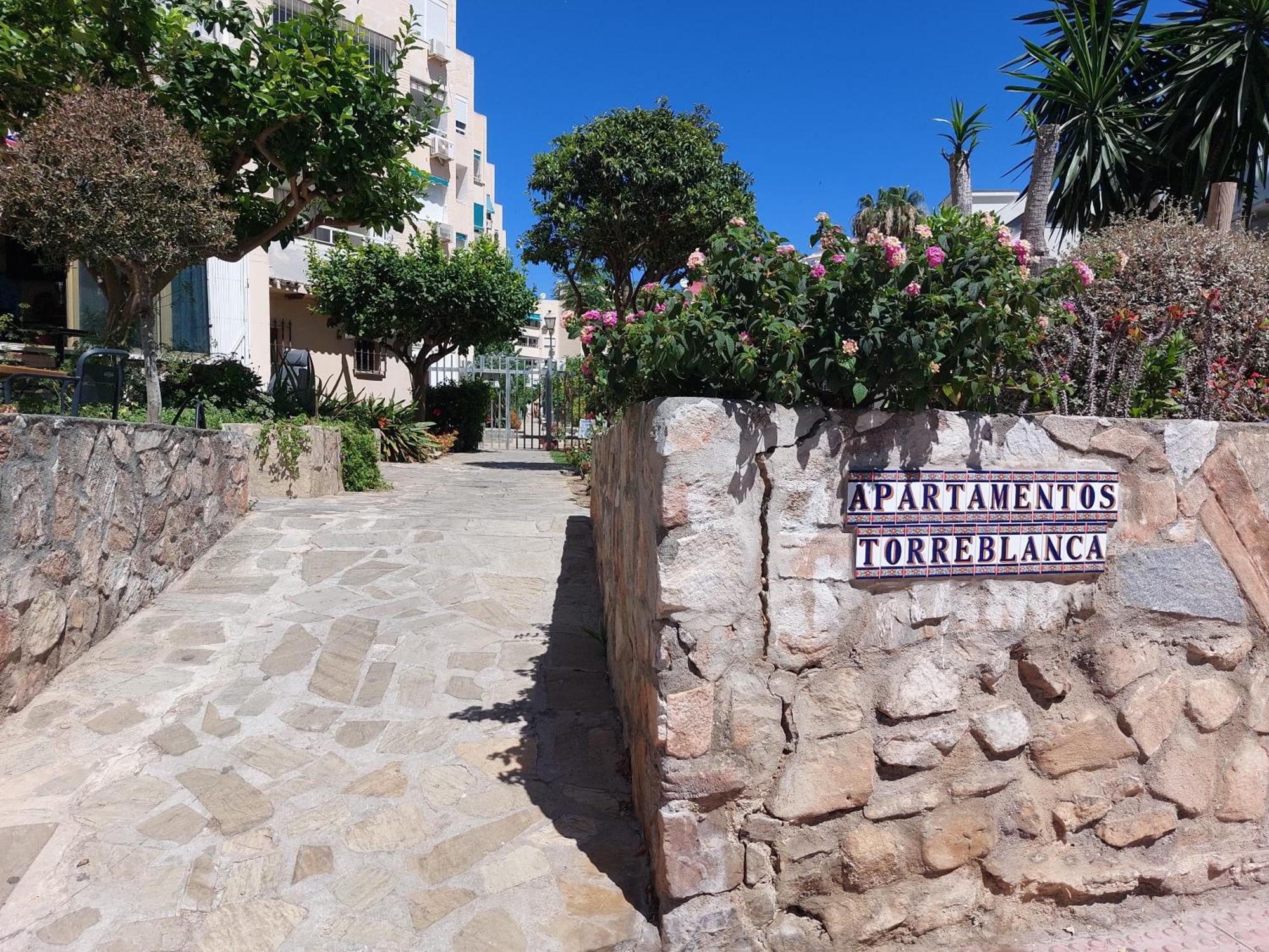 Estudio Con Piscina Y Parking, Playa A 4 Min A Pie, Tren A 2 Min Fuengirola Esterno foto