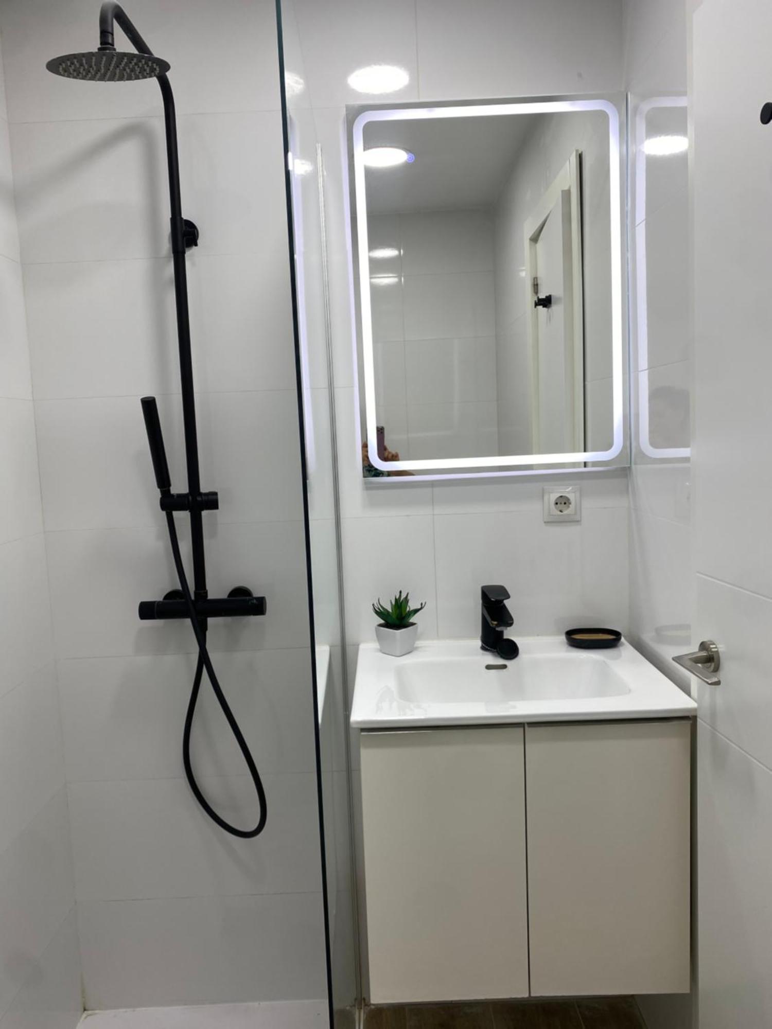 Estudio Con Piscina Y Parking, Playa A 4 Min A Pie, Tren A 2 Min Fuengirola Esterno foto