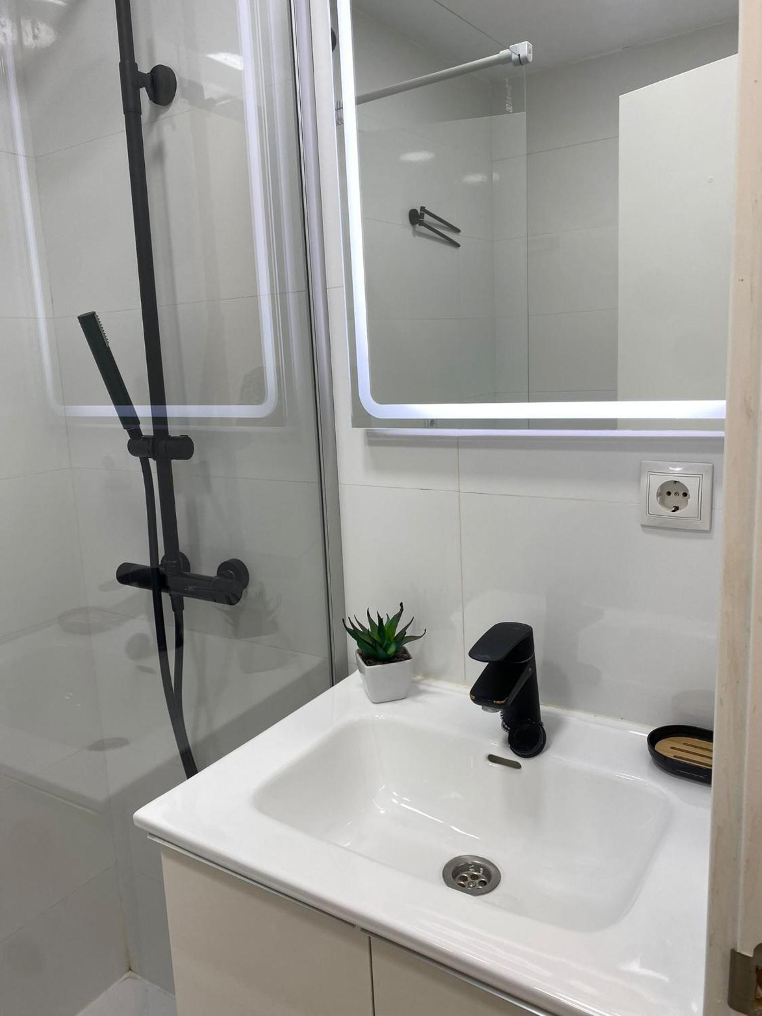 Estudio Con Piscina Y Parking, Playa A 4 Min A Pie, Tren A 2 Min Fuengirola Esterno foto