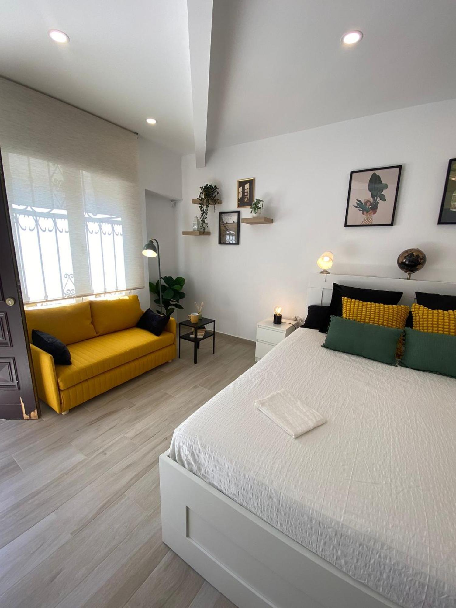 Estudio Con Piscina Y Parking, Playa A 4 Min A Pie, Tren A 2 Min Fuengirola Esterno foto