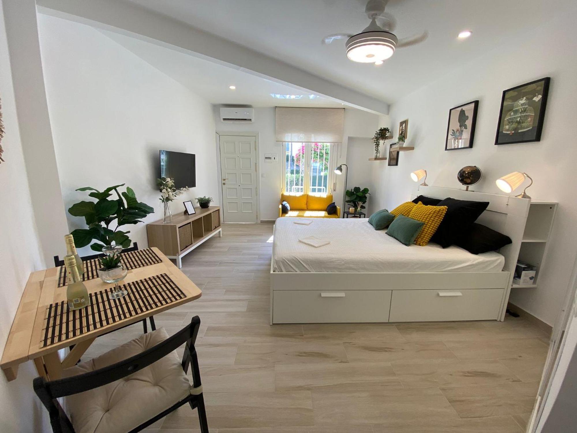 Estudio Con Piscina Y Parking, Playa A 4 Min A Pie, Tren A 2 Min Fuengirola Esterno foto