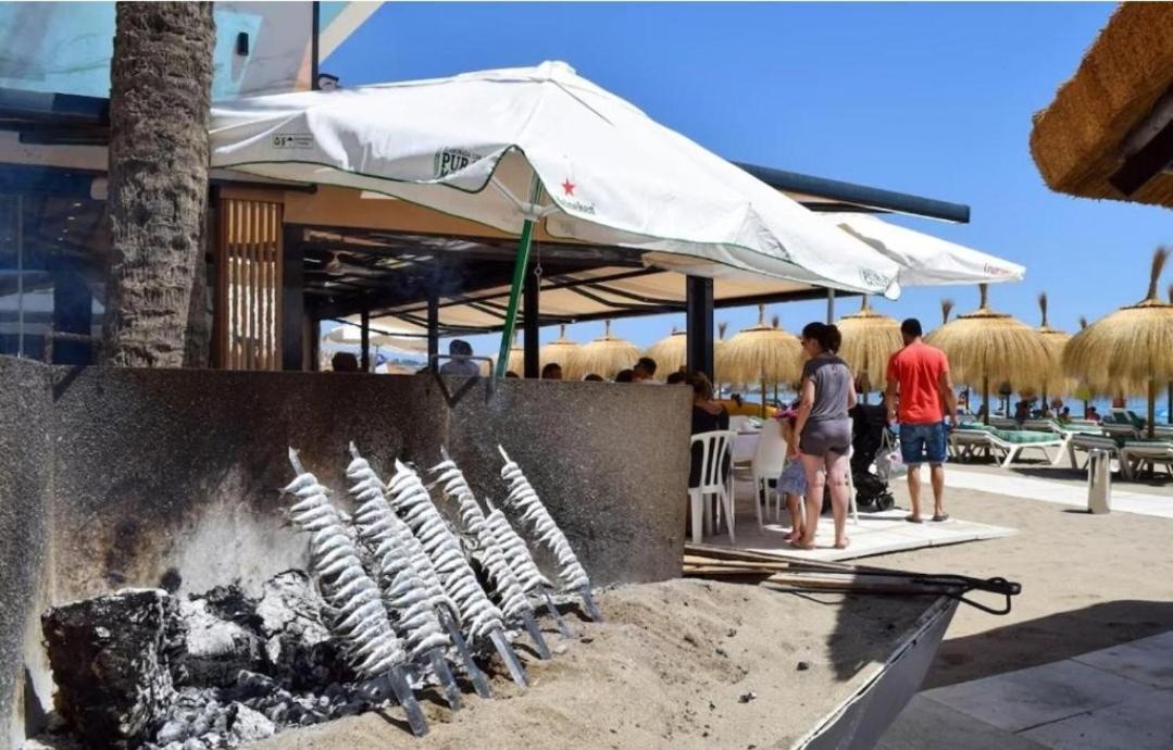 Estudio Con Piscina Y Parking, Playa A 4 Min A Pie, Tren A 2 Min Fuengirola Esterno foto